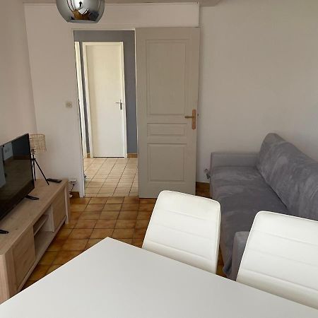 Saint-Pierre-le-Moûtier Charmant T2 Au 1Er Dans Residence Avec Parc Arbore מראה חיצוני תמונה