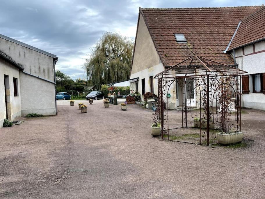Saint-Pierre-le-Moûtier Charmant T2 Au 1Er Dans Residence Avec Parc Arbore מראה חיצוני תמונה