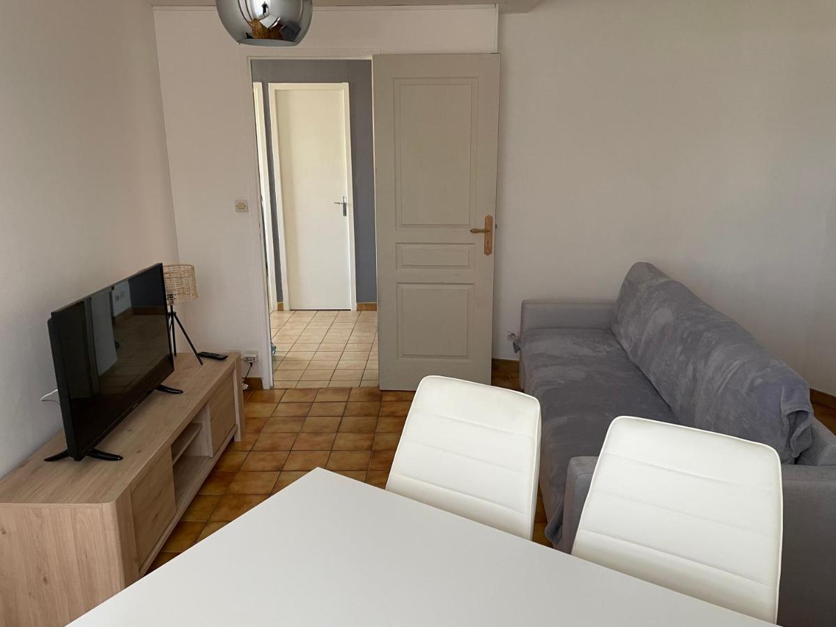 Saint-Pierre-le-Moûtier Charmant T2 Au 1Er Dans Residence Avec Parc Arbore מראה חיצוני תמונה