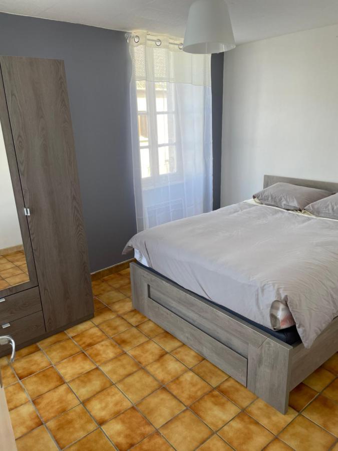 Saint-Pierre-le-Moûtier Charmant T2 Au 1Er Dans Residence Avec Parc Arbore מראה חיצוני תמונה